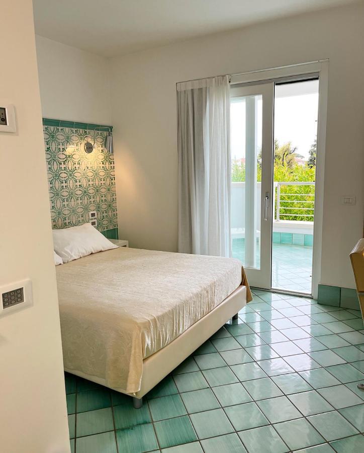 Ganimede Hotel Sperlonga Rum bild