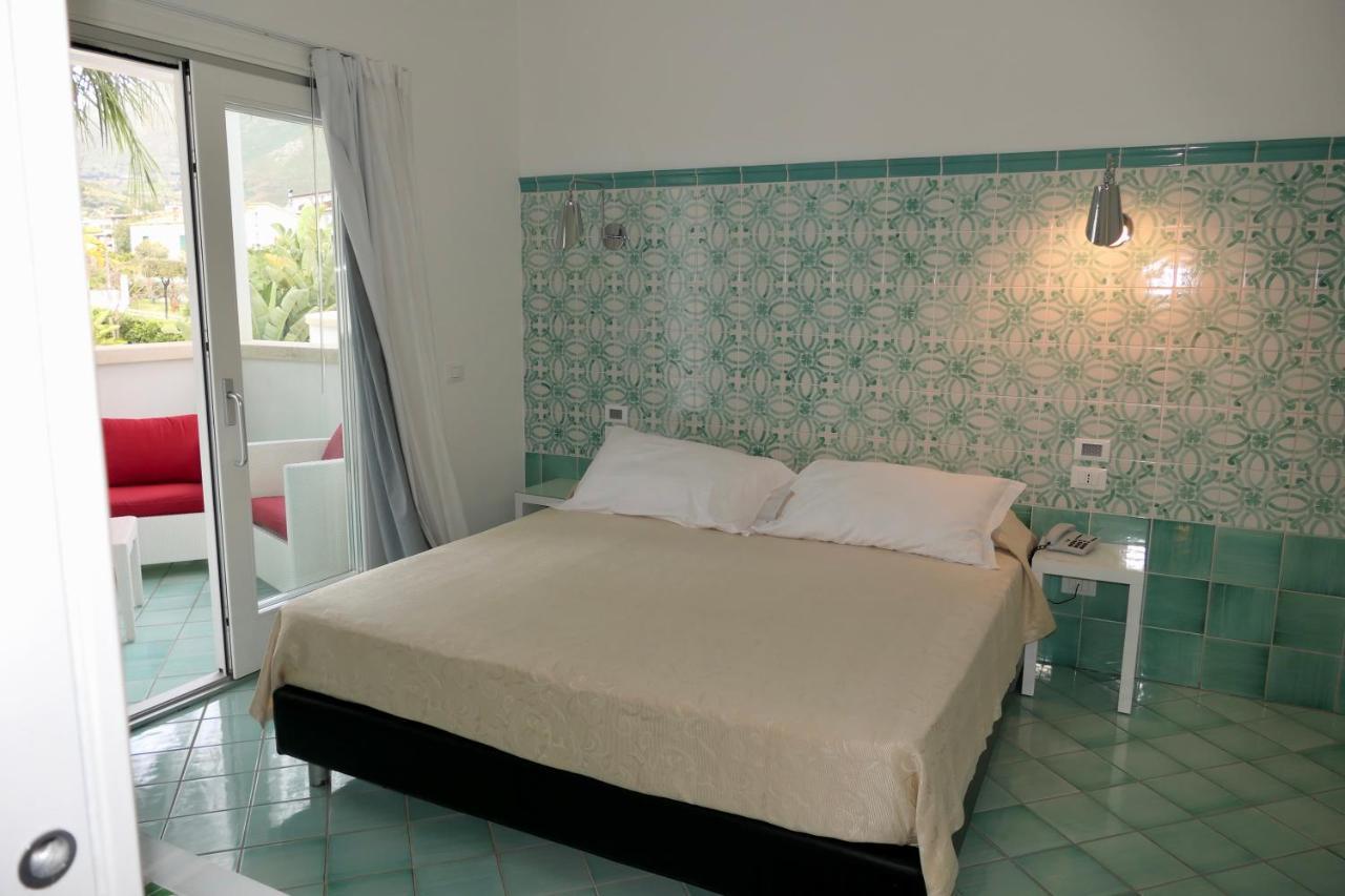 Ganimede Hotel Sperlonga Exteriör bild