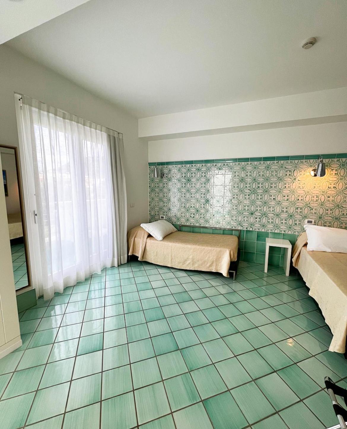 Ganimede Hotel Sperlonga Rum bild