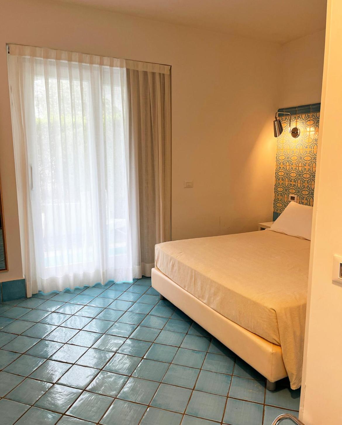 Ganimede Hotel Sperlonga Rum bild