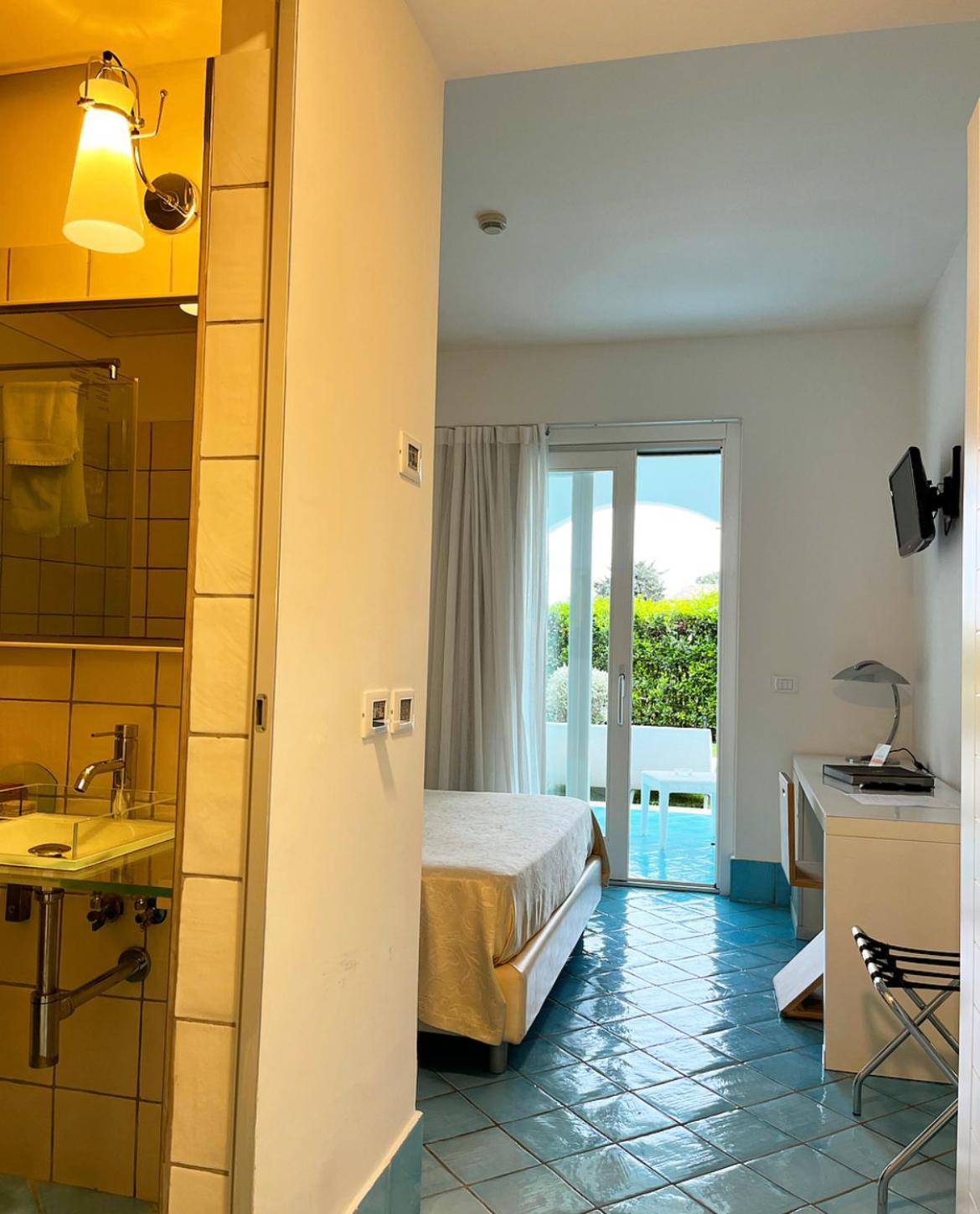Ganimede Hotel Sperlonga Rum bild